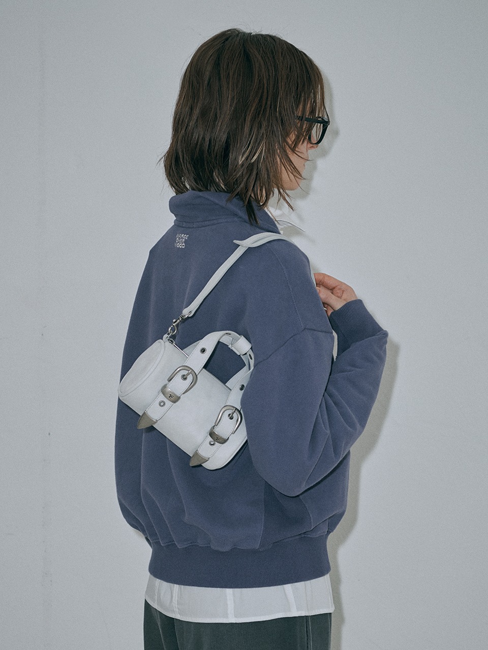 BELTED LOG BAG_cloud two-tone brushed